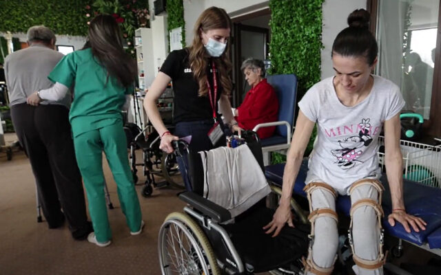  Echipamentele inovative de la Spitalul de Recuperare Medicală Sfântul Sava ajută pacienții paralizați să meargă din nou