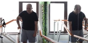 În Germania, i-au spus că va rămâne legumă, la pat, după ce a suferit un AVC la 51 de ani