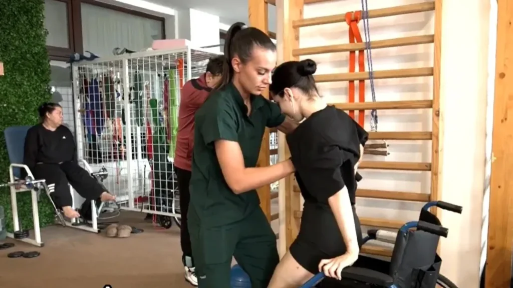 Spitalul din România unde tineri complet paralizați învață să meargă din nou 1 recuperare sfantul sava U10l8